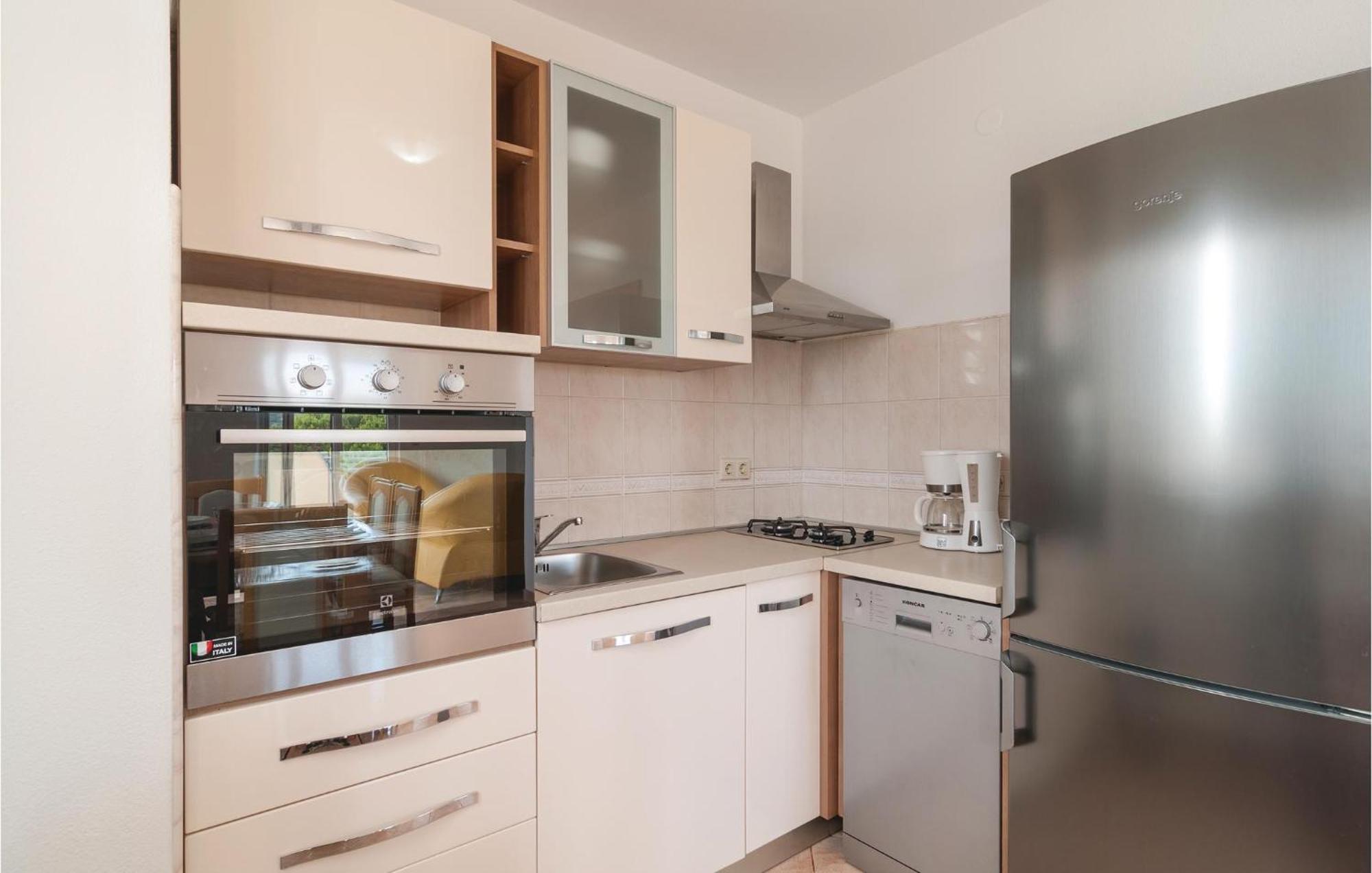 Stunning Apartment In Sevid With Kitchen Экстерьер фото