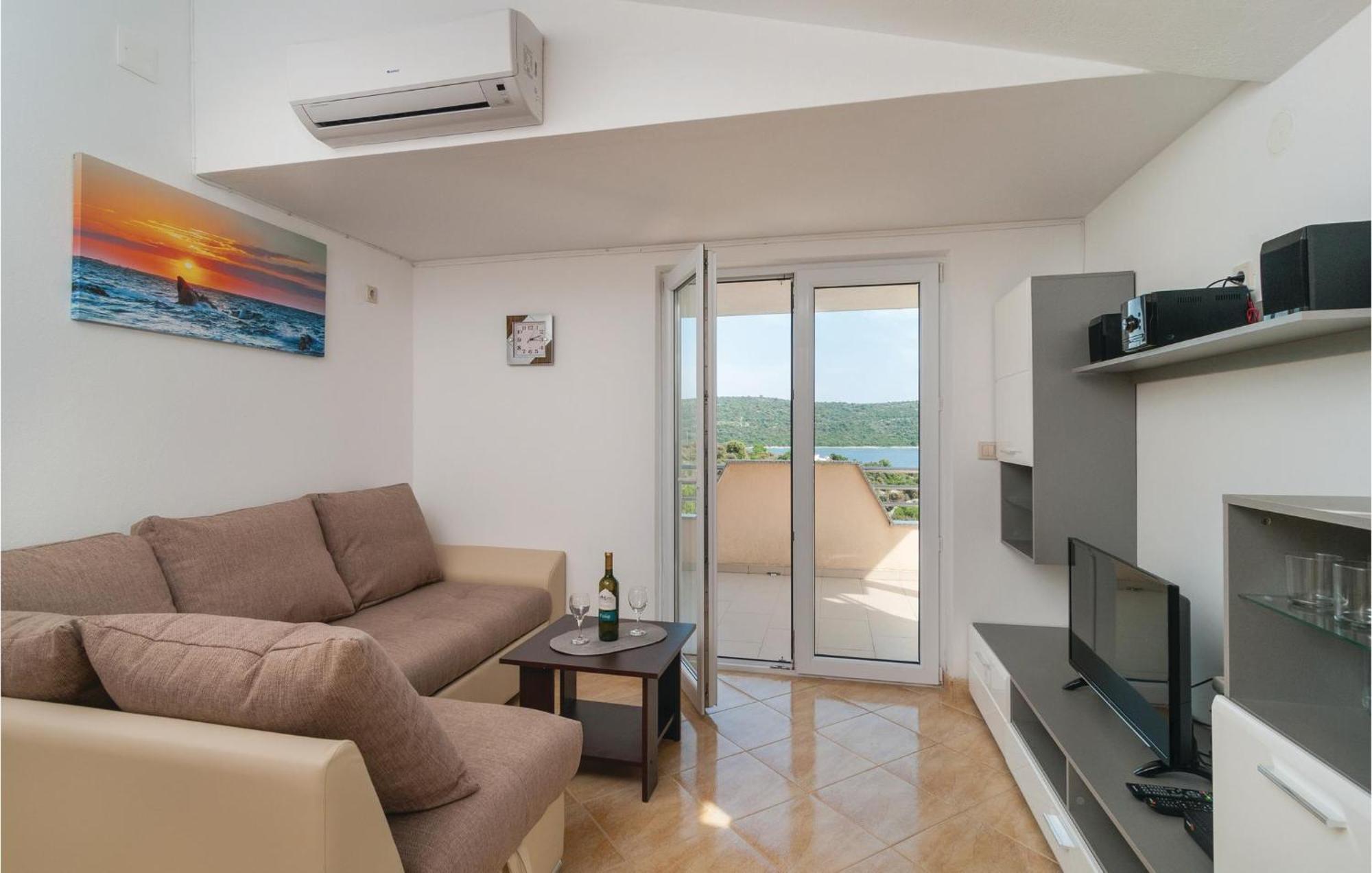 Stunning Apartment In Sevid With Kitchen Экстерьер фото